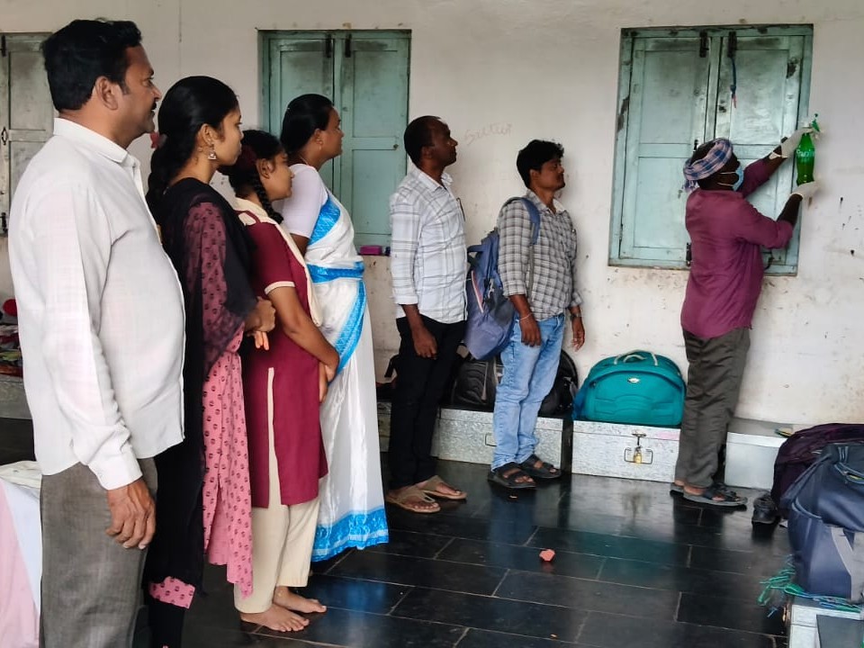 వ్యక్తిగత శుభ్రతతో పాటు పరిసరాలు శుభ్రంగా ఉంచాలి: వైద్యులు