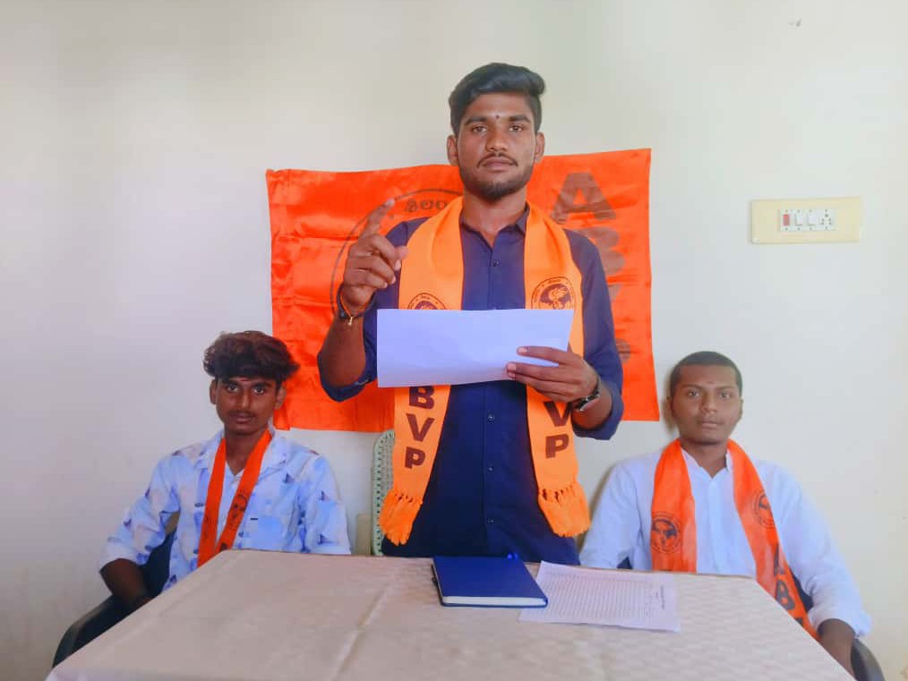 ‘విద్యార్థుల భవిష్యత్తు అధికారుల చేతుల్లో’