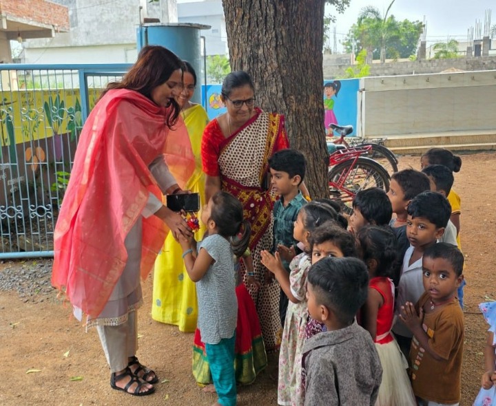 అంగన్వాడి కేంద్రాన్ని సందర్శించిన అడిషనల్ కలెక్టర్