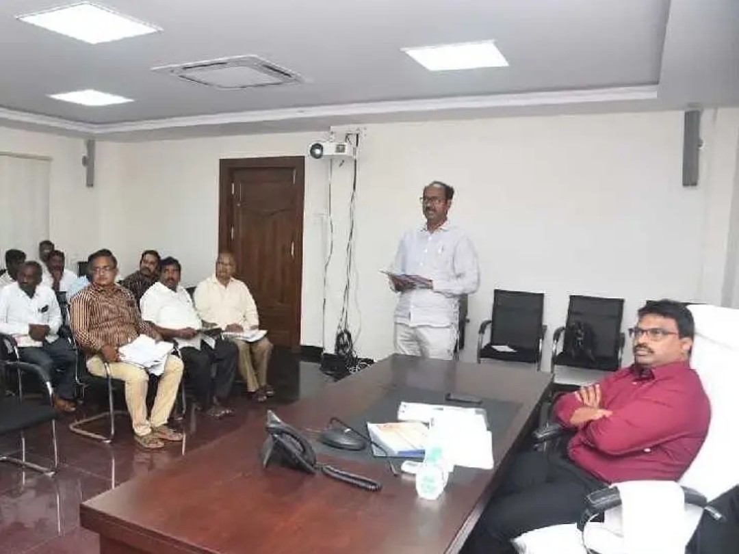 ఉపాధి హామీ పథకాన్ని పటిష్ఠం చేయాలి: కలెక్టర్
