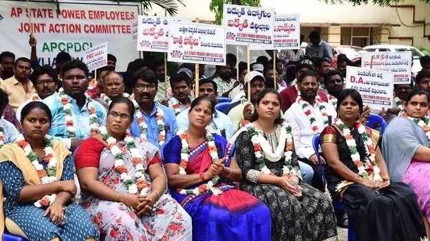 విద్యుత్ యాజమాన్యంతో జేఏసీ చర్చలు ప్రారంభం