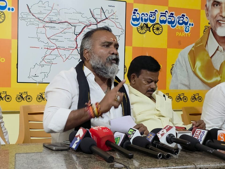 చిత్తూరు మామిడి రైతుల ముఖాల్లో చిరునవ్వు: MLA