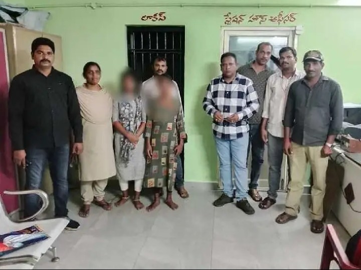 తప్పిపోయిన బాలికను తల్లిదండ్రులకు అప్పగించిన సీఐ