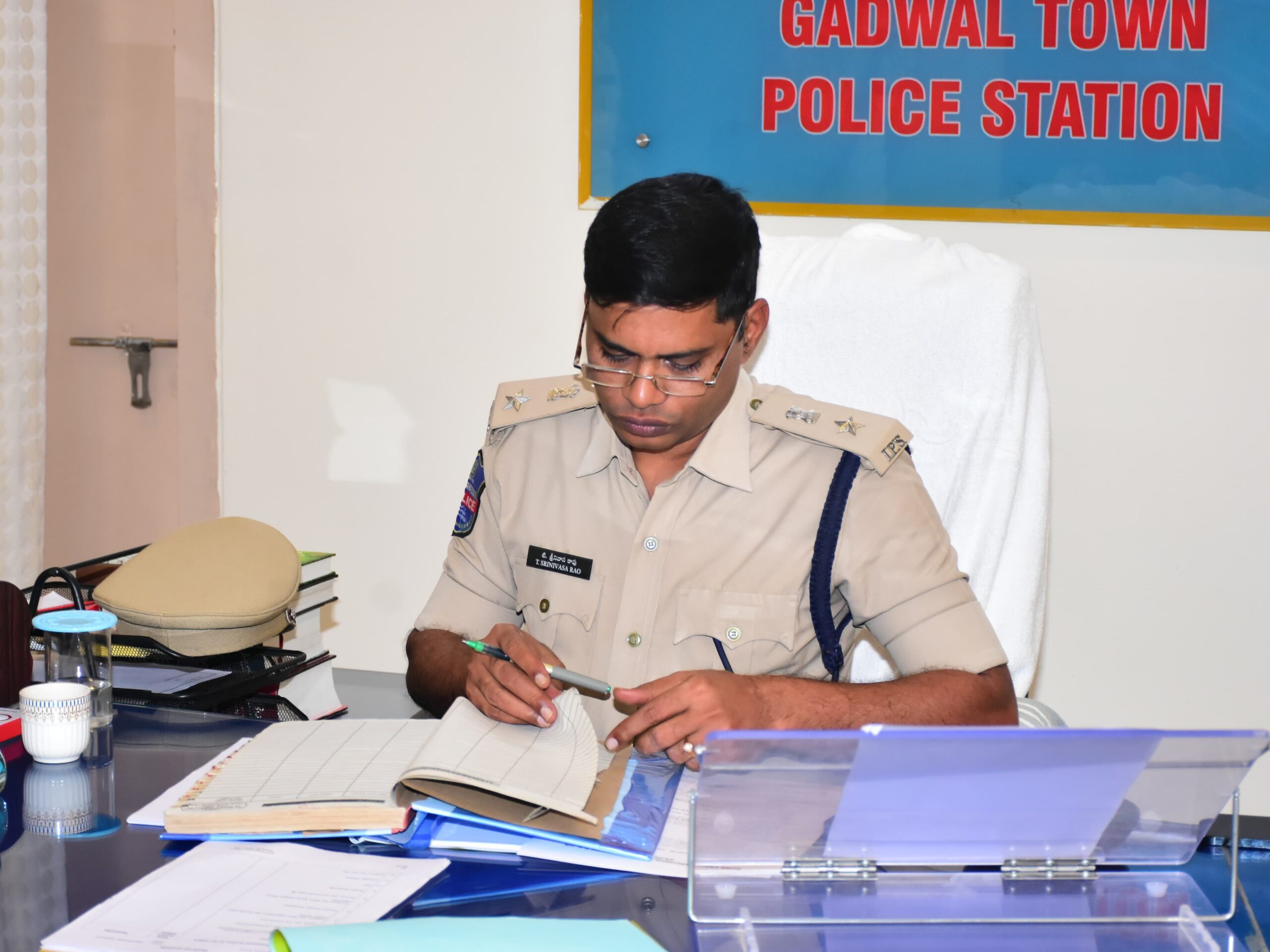 గద్వాల టౌన్ పోలీస్ స్టేషన్‌ను తనిఖీ చేసిన ఎస్పీ