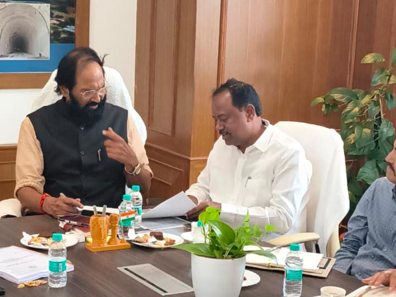 మంత్రి ఉత్తమ్ కుమార్ రెడ్డితో MLA గండ్ర భేటీ