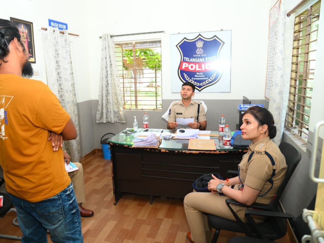 గుడిపల్లి పోలీస్‌స్టేషన్‌లో ఎస్పీ ఆకస్మిక తనిఖీ