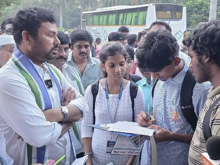 విశాఖ నార్త్‌లో జోరుగా కోటి సంతకాల సేకరణ