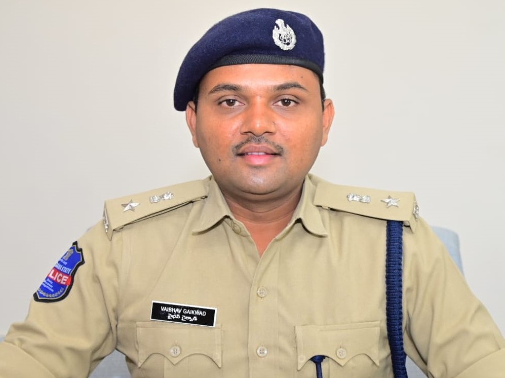 పోలీస్ అమరవీరుల’ దినోత్సవం.. వ్యాసరచన పోటీలు