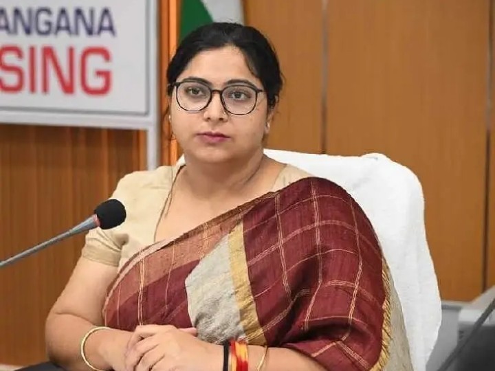 సర్టిఫికెట్ల జారీలో ఆలస్యం చేయకూడదు: కలెక్టర్
