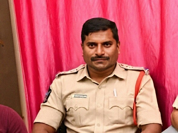 బెల్ట్ షాపుపై పోలీసులు దాడులు