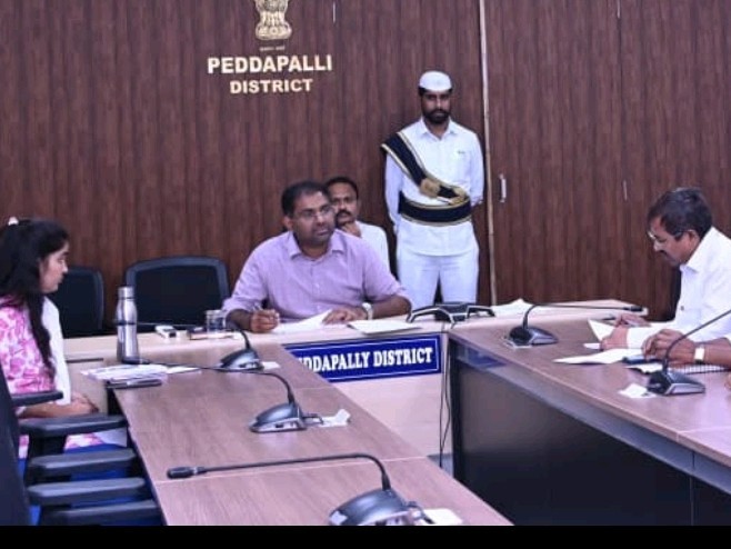 అభివృద్ధి పనులను సకాలంలో పూర్తి చేయాలి :జిల్లా కలెక్టర్