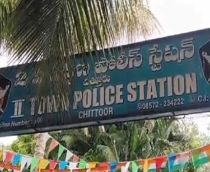 చిత్తూరు సిగరెట్లు చోరీ.. కేసు నమోదు