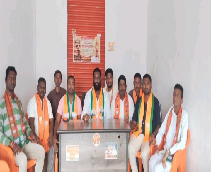 కథలాపూర్‌లో బీజేపీ నాయకుల హర్షం