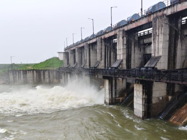 కొనసాగుతున్న ఇన్ ఫ్లో.. ఒక గేటు ఓపెన్