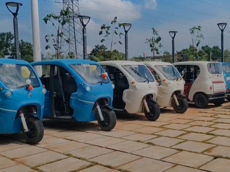 CRDA కార్యాలయంలో నూతన ఈ- ఆటోలు
