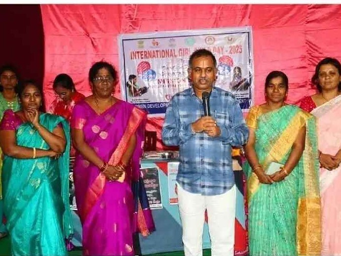 ‘విద్యార్థులు సోషల్ మీడియాకు దూరంగా ఉండాలి’