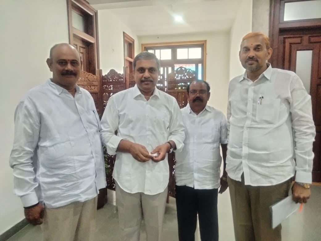 సజ్జల దృష్టికి పాలకొండ నియోజకవర్గ సమస్యలు