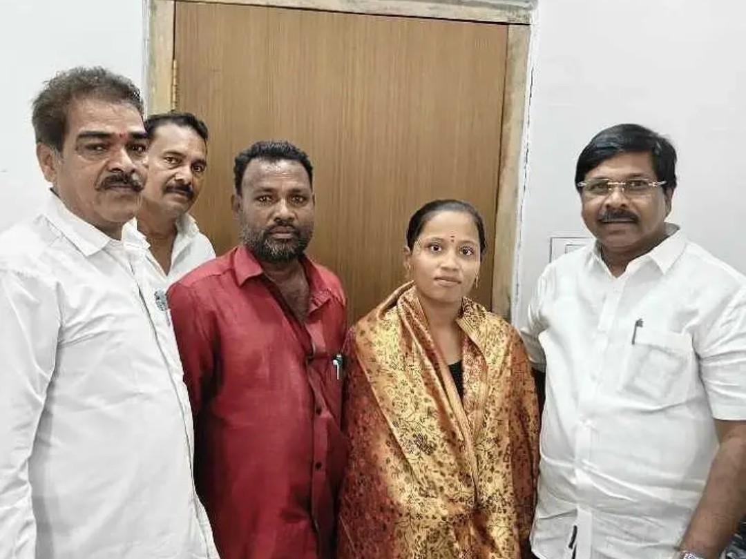 ఎంబీబీఎస్ విద్యార్థిని సన్మానం చేసిన: ఎమ్మెల్యే