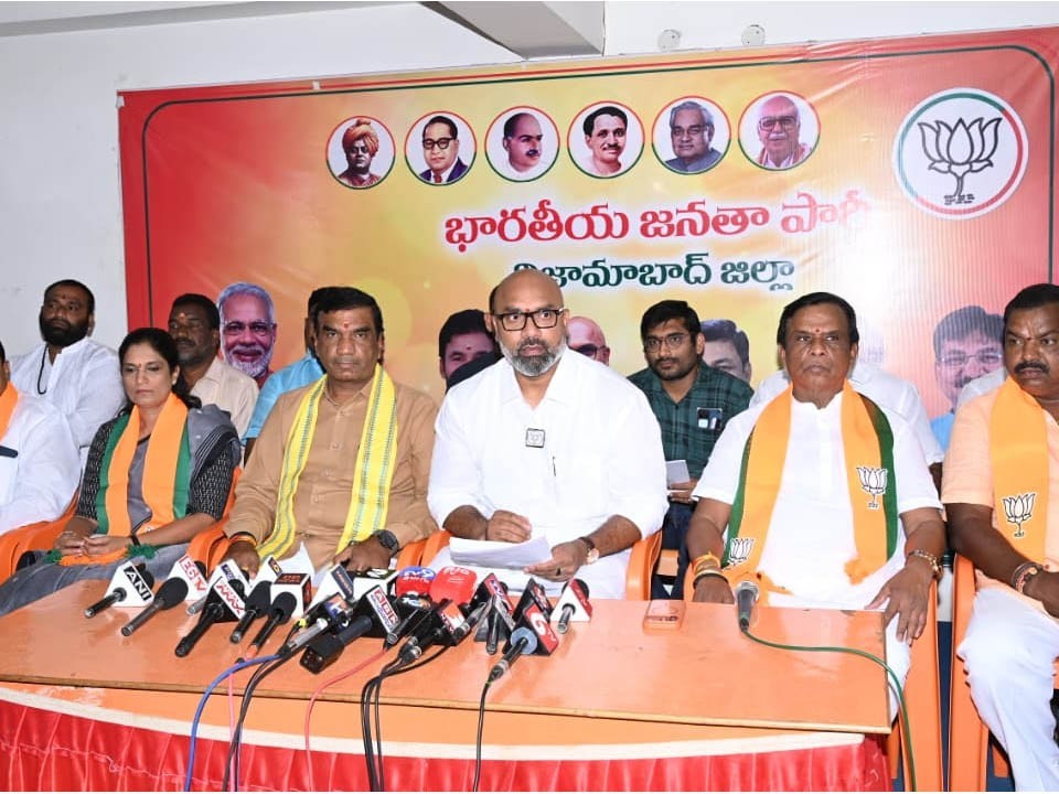 ఆర్వోబీలకు నిధులు విడుదల చేయకుంటే నిరాహార దీక్ష చేస్తా : ఎంపీ అర్వింద్​
