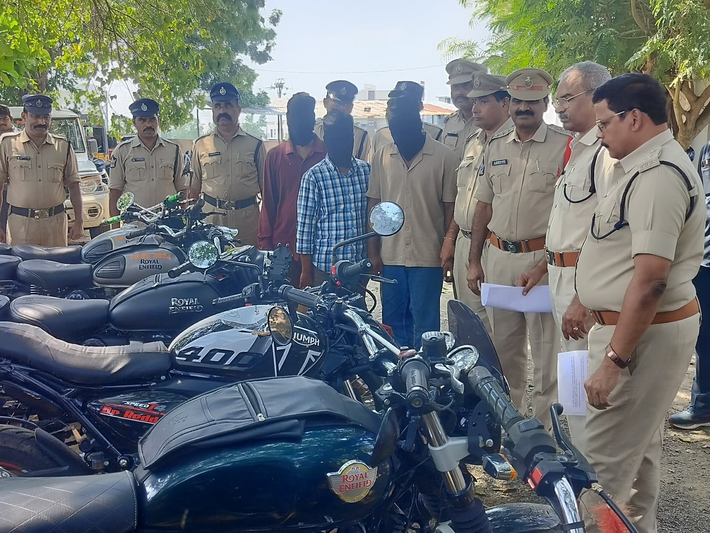 చోరీకి గురైన వాహనాలు స్వాధీనం ముగ్గురు అరెస్ట్