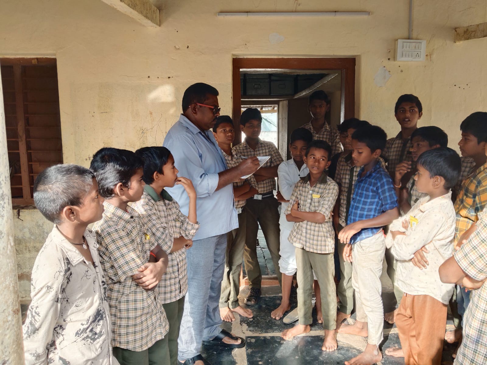 ‘సంక్షేమ హాస్టళ్లకు శాశ్వత భవనాన్ని ఏర్పాటు చేయాలి’