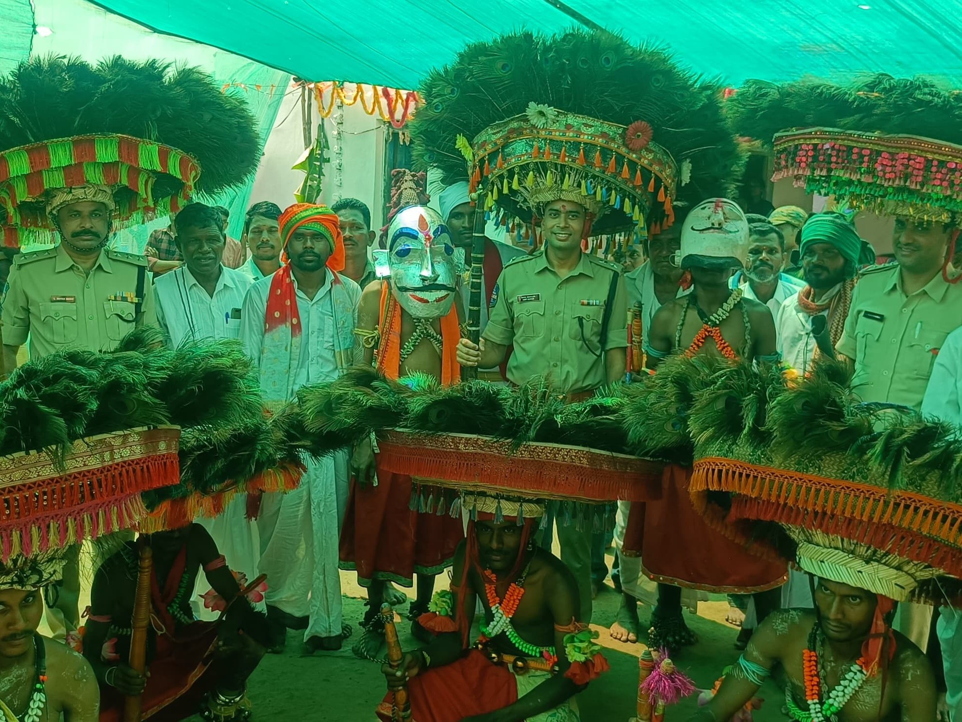 దండారి వేడుకల్లో పాల్గొన్న  SP అఖిల్ మహాజన్