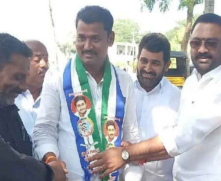 వైసీపీ సర్పంచ్ అభ్యర్థిగా రాజు