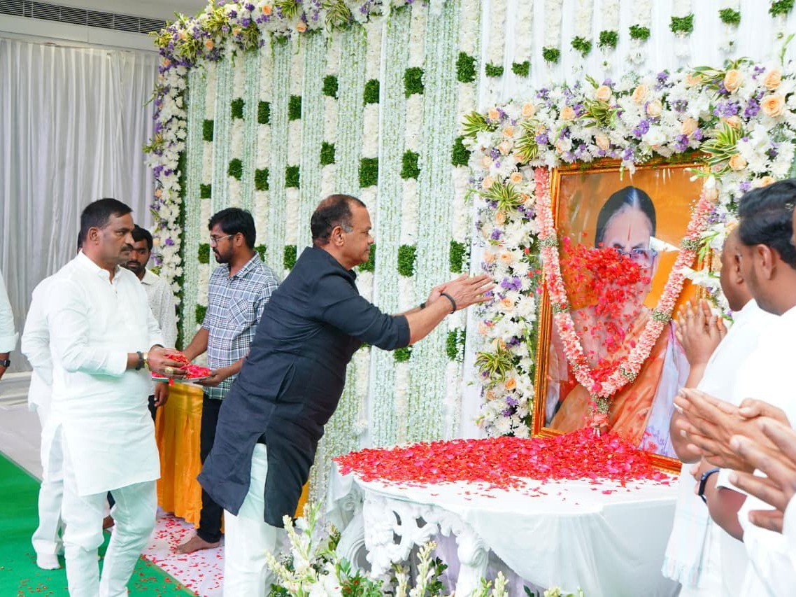 ఎమ్మెల్యేను పరామర్శించిన మంత్రి కోమటిరెడ్డి