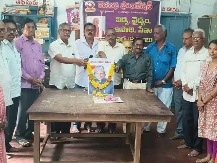 మాజీ రాష్ట్రపతి అబ్దుల్ కలాంకు నివాళులు