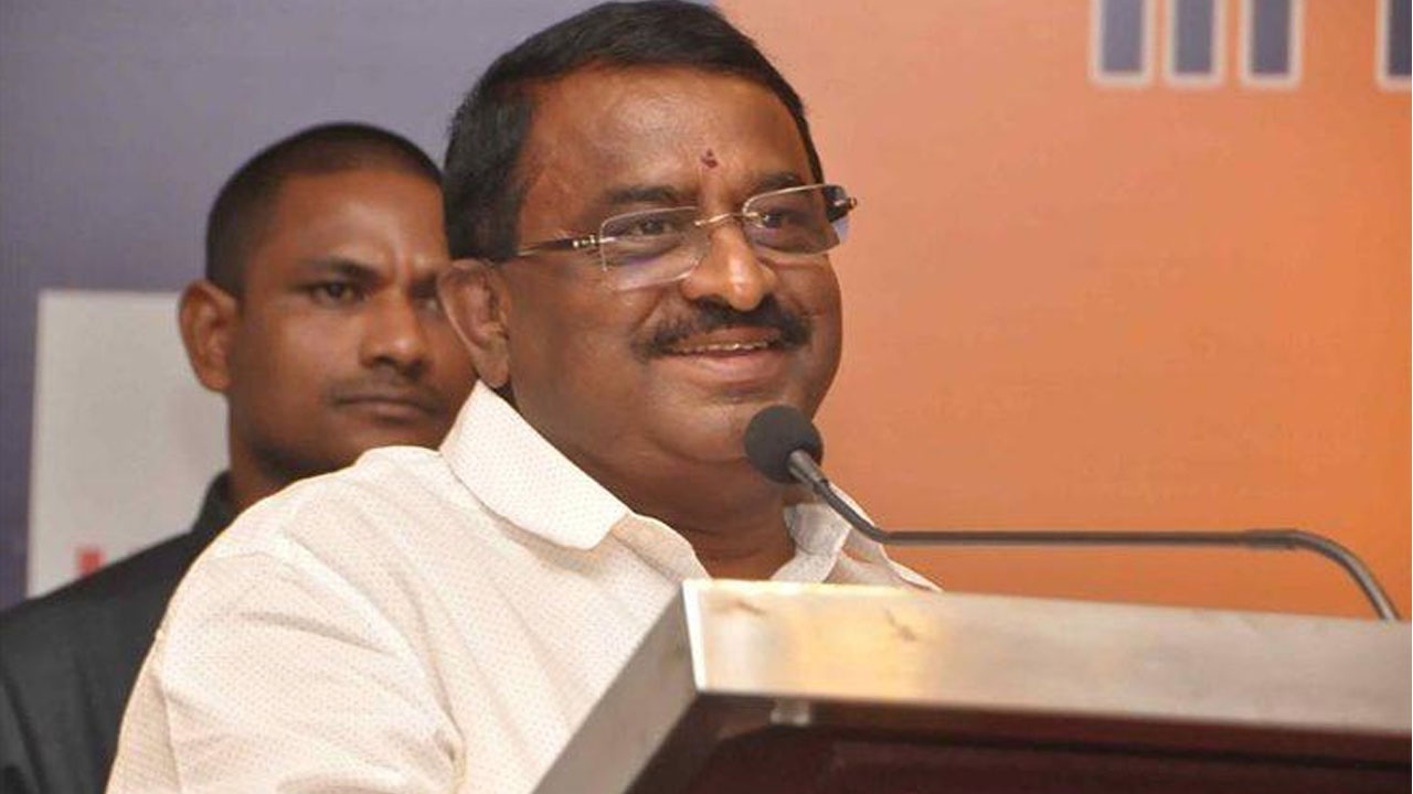 విద్యార్థులు జగన్ మాయలో పడొద్దు: ఎమ్మెల్యే