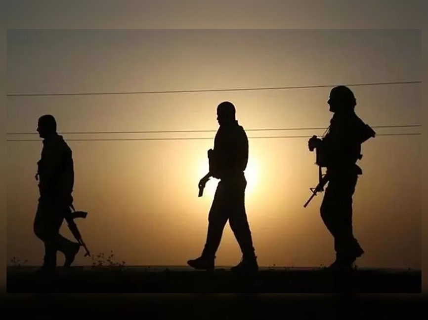 BSF ముందు 50 మంది మావోయిస్టుల లొంగుబాటు