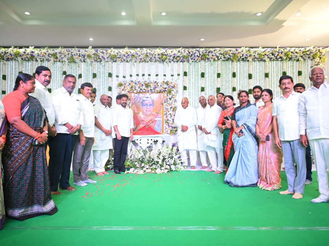 MLA దొంతి కుటుంబాన్ని పరామర్శించిన.. CM రేవంత్ రెడ్డి