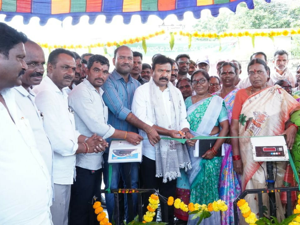 ‘కొనుగోలు కేంద్రాలను రైతులు సద్వినియోగం చేసుకోవాలి’