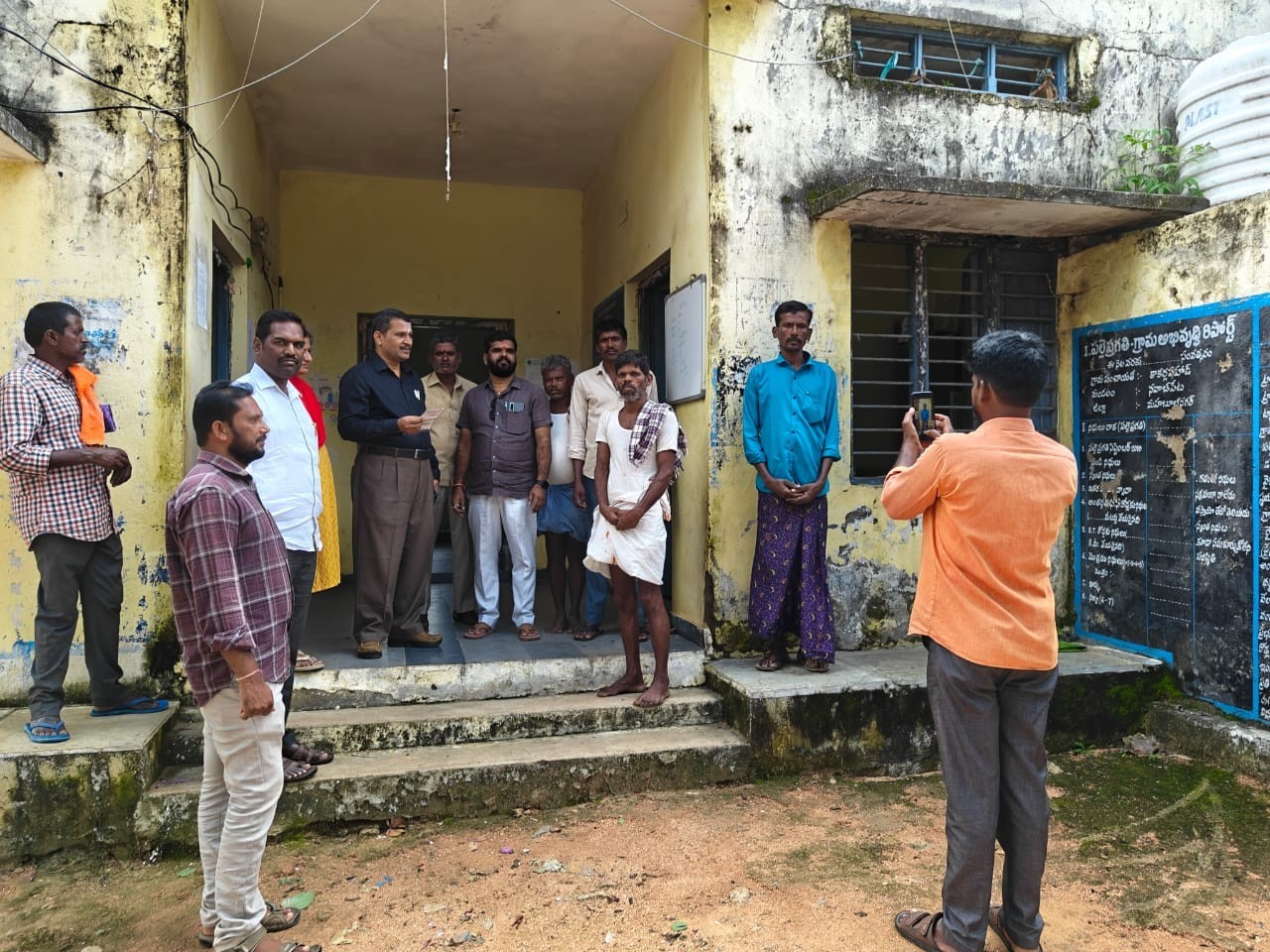 ‘ఈ-కేవైసీ  ప్రతి ఒక్కరు చేయించాలి’