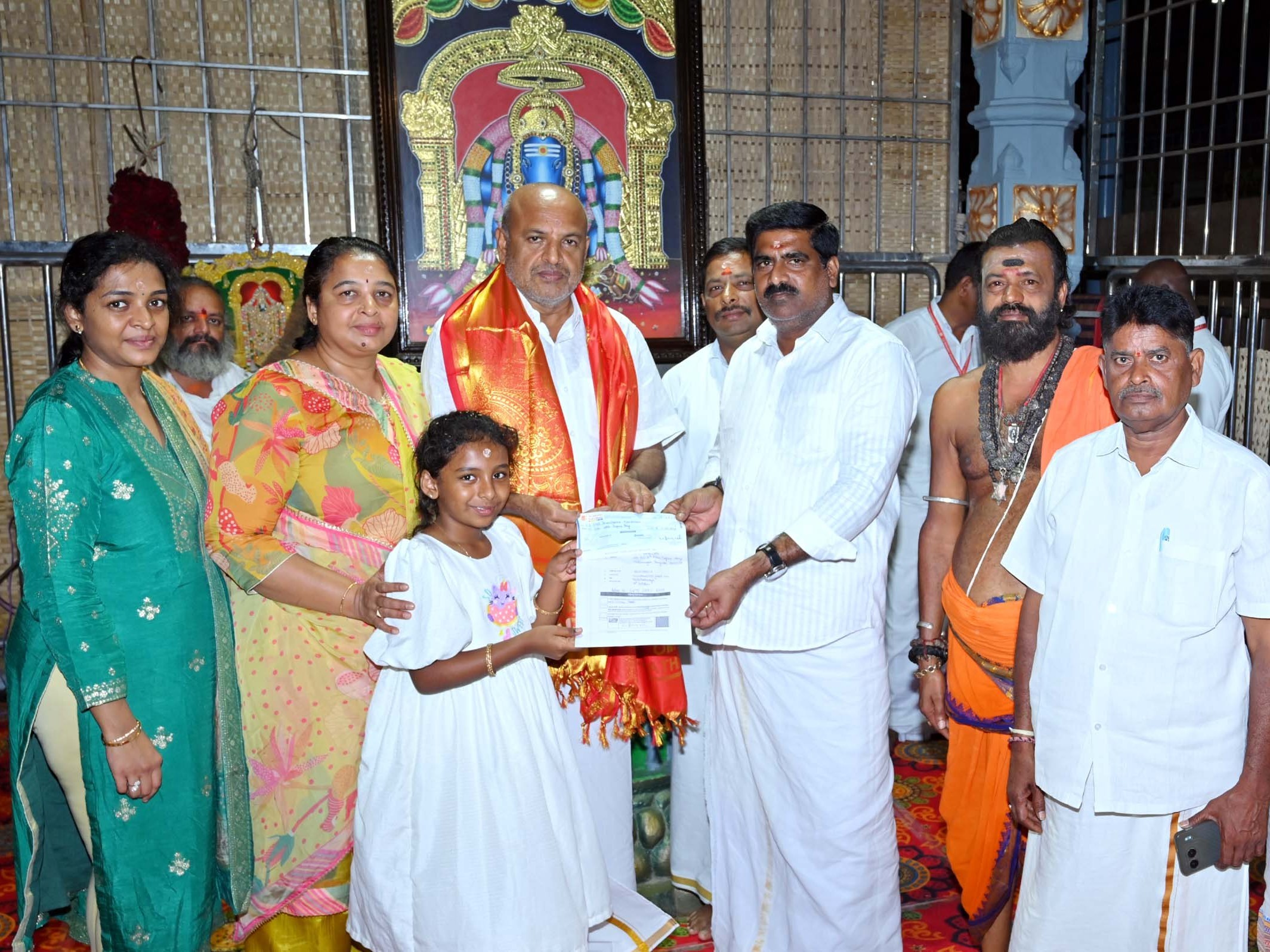 కాణిపాకం గోసంరక్షణ ట్రస్టుకు 5 లక్షలు విరాళం