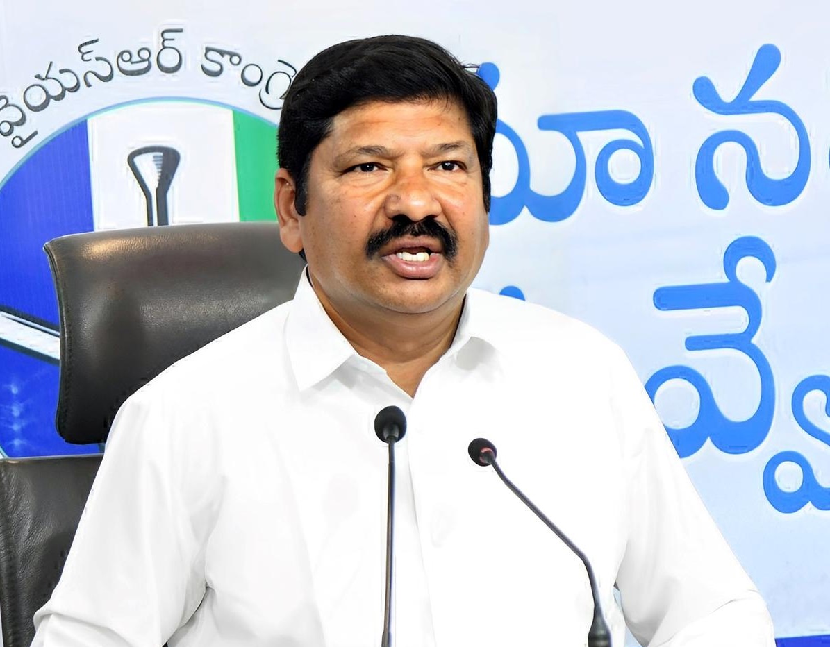 సీపీని కలిసిన వైసీపీ నేతలు