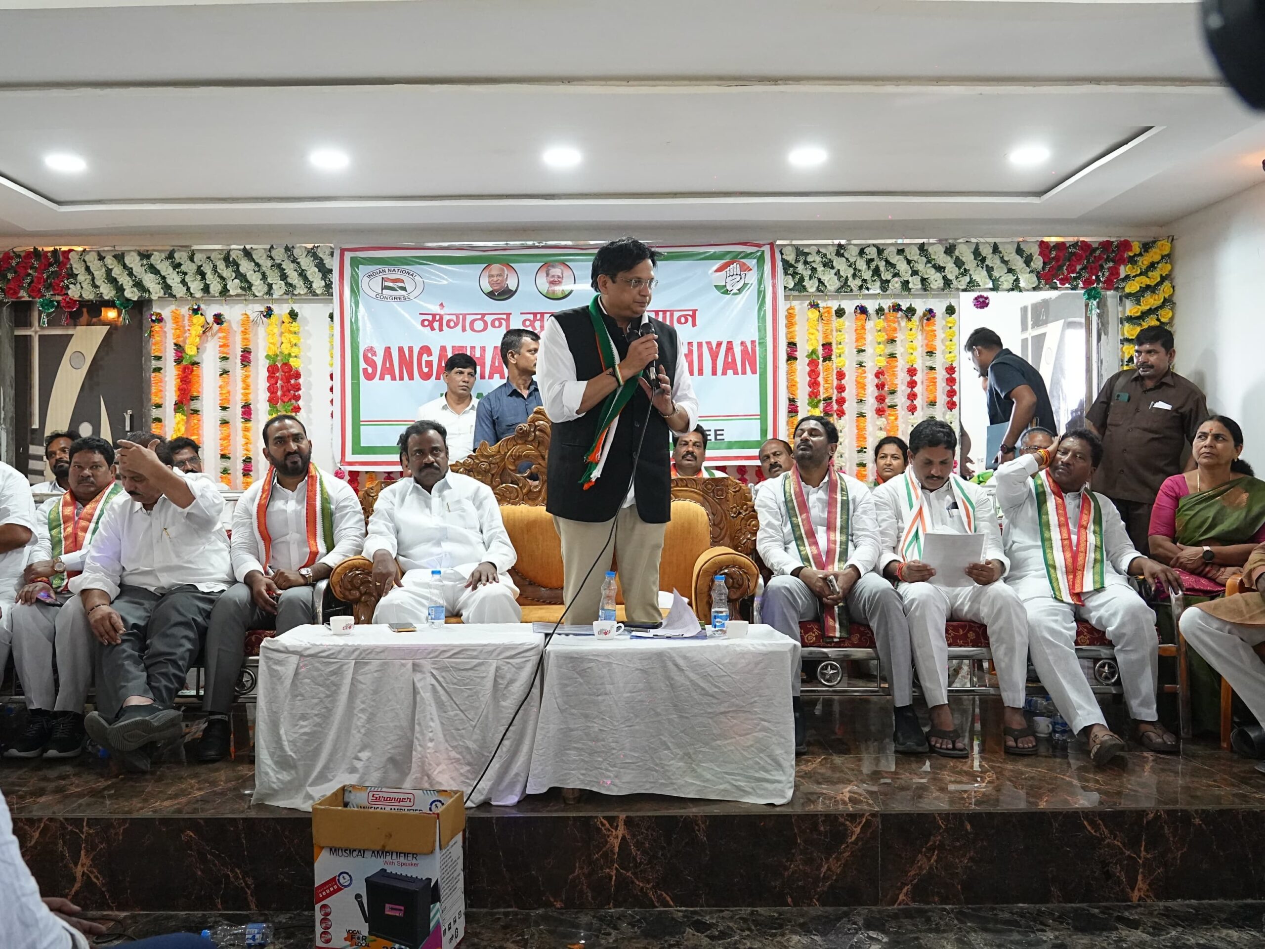 కాంగ్రెస్ కార్యకర్త DCC పదవికి అర్హుడే: అజయ్ సింగ్