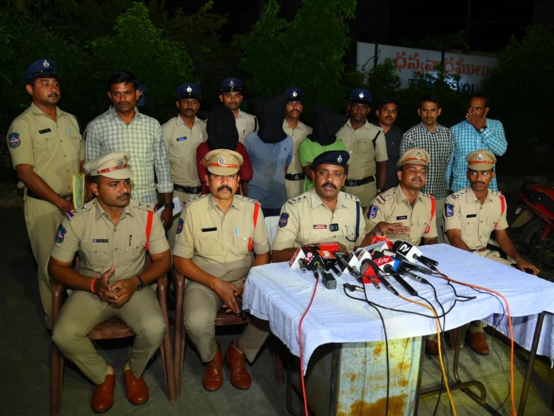శ్రీగంధం దొంగలు అరెస్ట్..