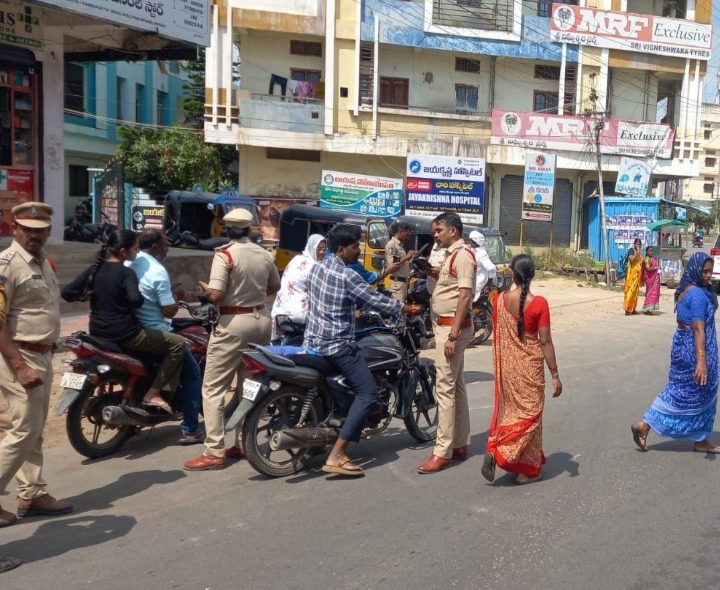 రాంగ్ రూట్ డ్రైవింగ్.. 9 మందిపై కేసు