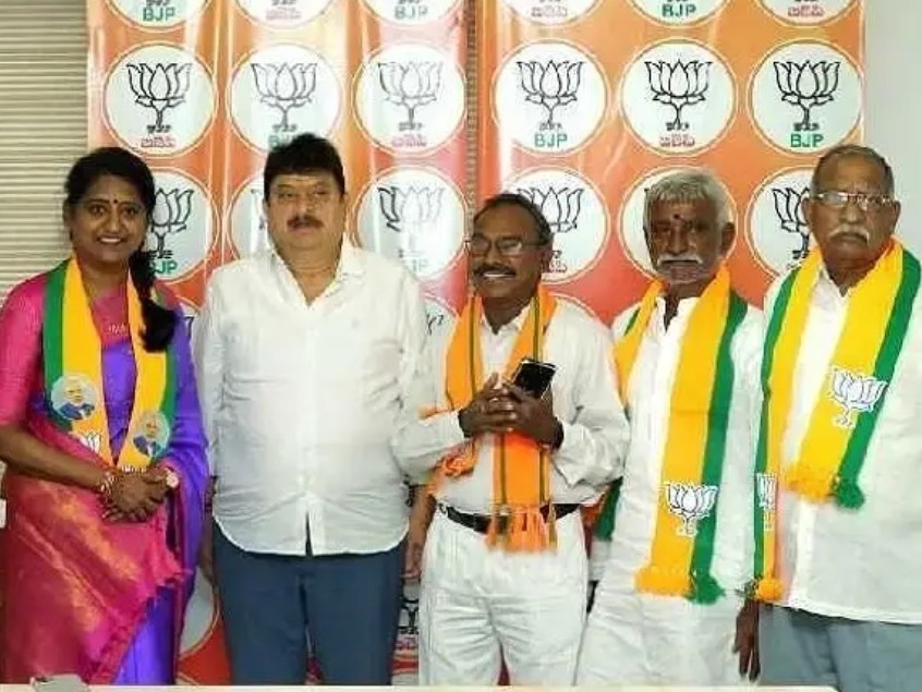 బీజేపీ‌లో చేరిన హుజూర్ నగర్ ప్రముఖ న్యాయవాది చంద్రయ్య