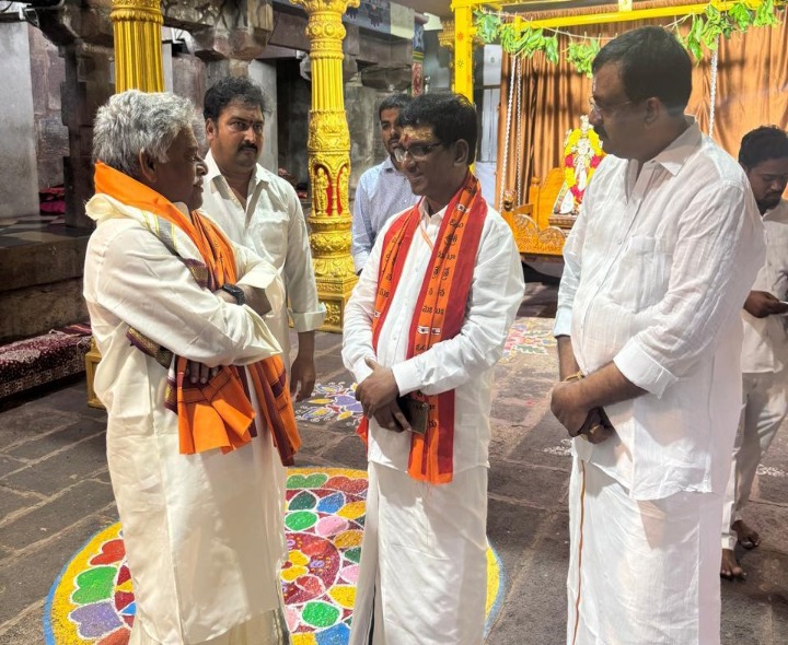 శ్రీ భ్రమరాంబిక మల్లికార్జున స్వామిని దర్శించుకున్న ఎమ్మెల్యే