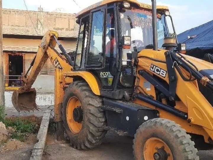 ప్రమాదకర విద్యుత్ స్తంభాల తొలగింపు