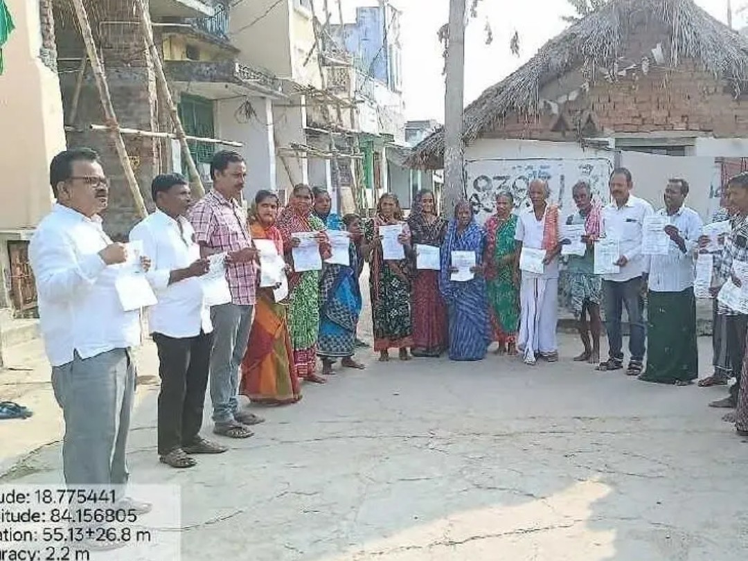 నడసంద్రంలో అధికారుల పర్యటన