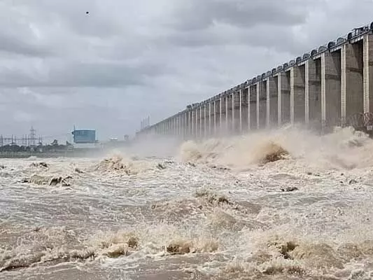జూరాల ప్రాజెక్టుకు భారీగ తగ్గిన వరద