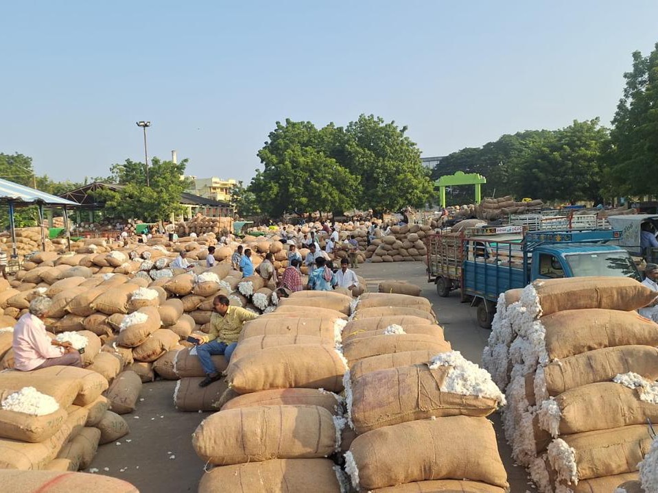 ‘మధిర మార్కెట్ యార్డులో సీసీఐ ఏర్పాటు చేయాలి’