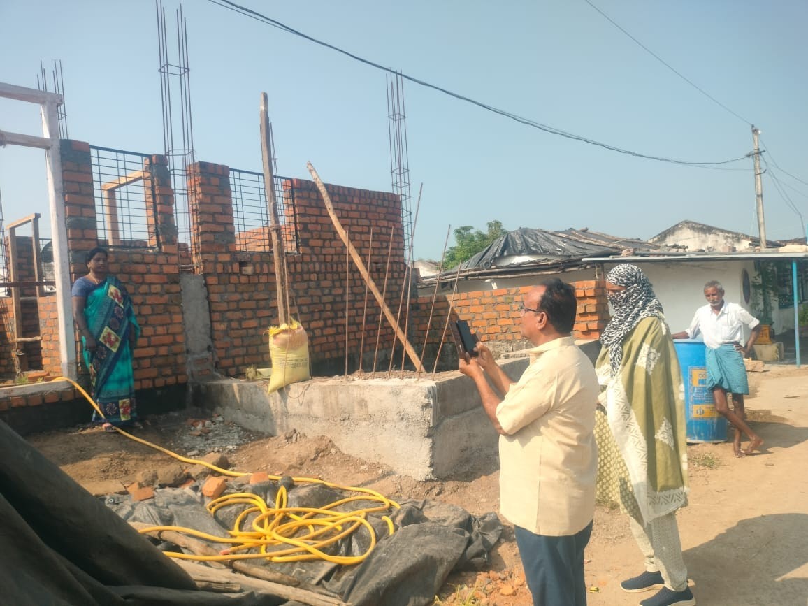 ఇళ్ల నిర్మాణం లో జాప్యం లేకుండా చర్యలు