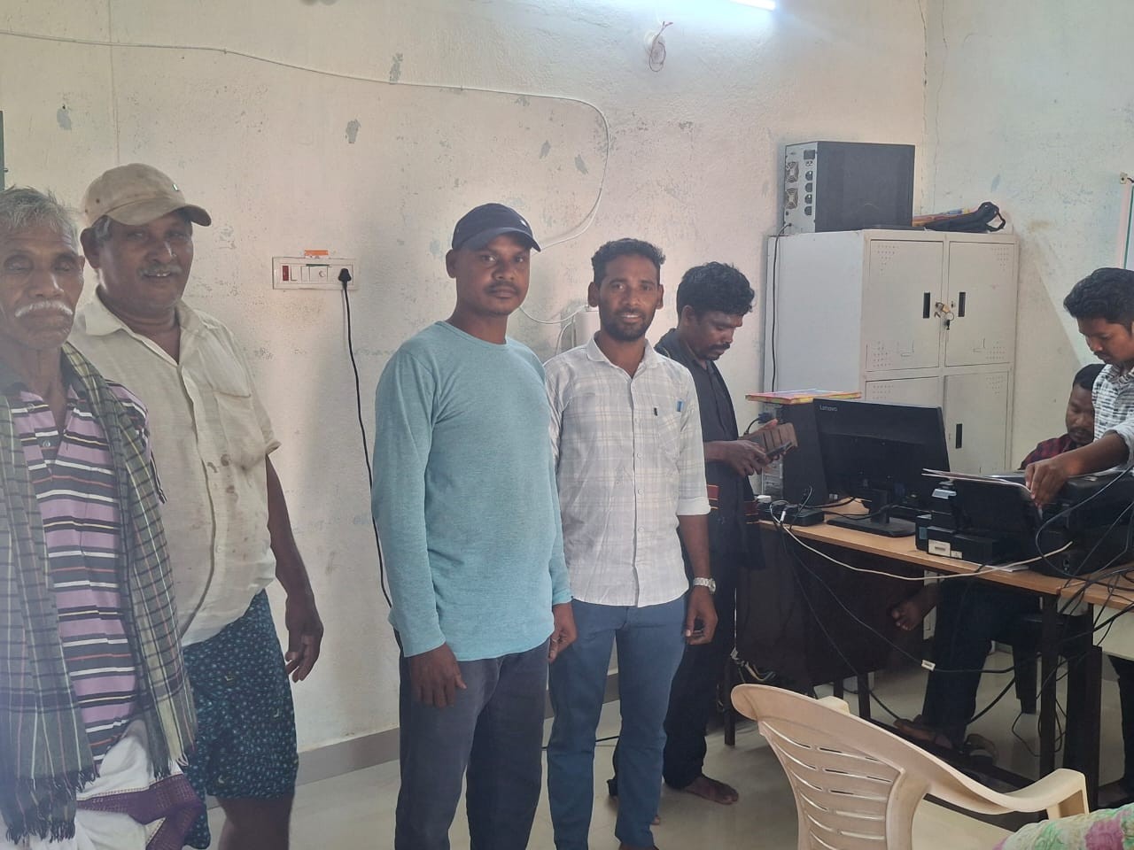 ‘ప్రజలకు అందుబాటులో లేని వీఆర్వోపై చర్యలు తీసుకోవాలి’