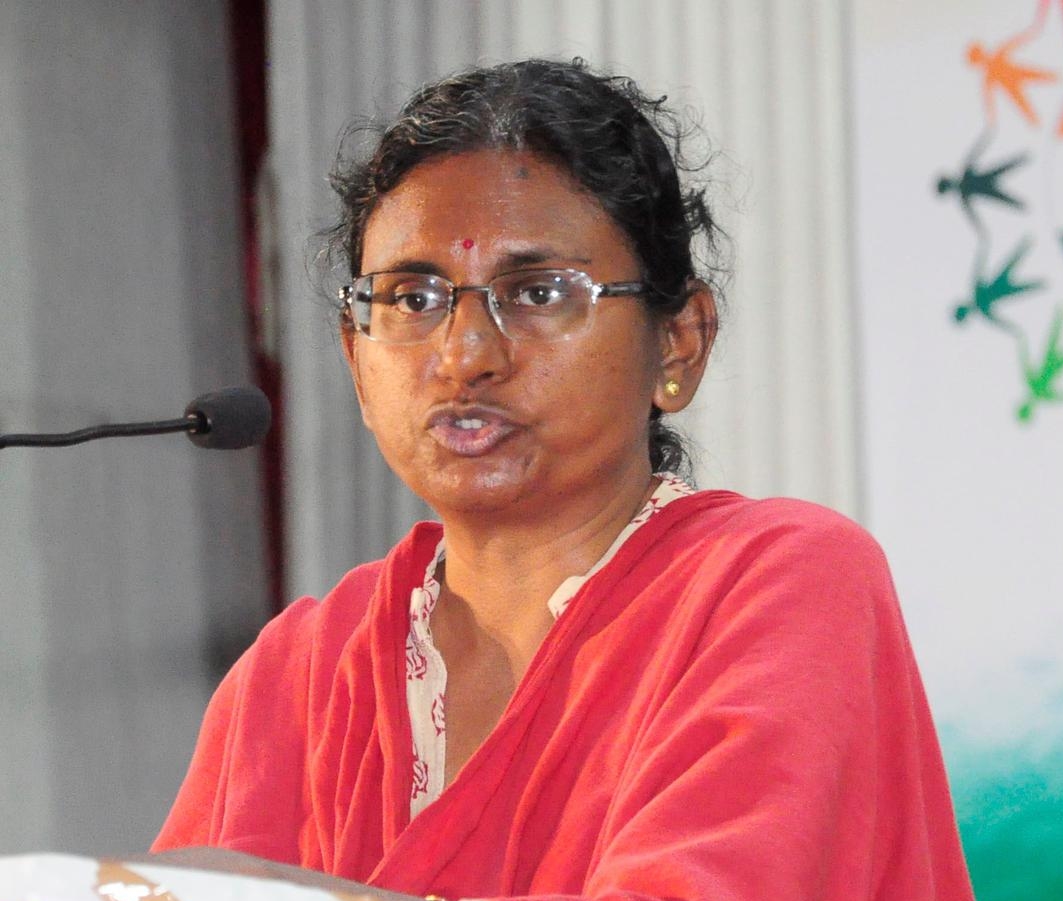 కొండా సురేఖకు మీనాక్షి నటరాజన్ ఫోన్