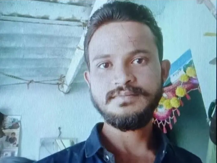 రేకులషెడ్డు నుంచి జారిపడి యువకుడి మృతి