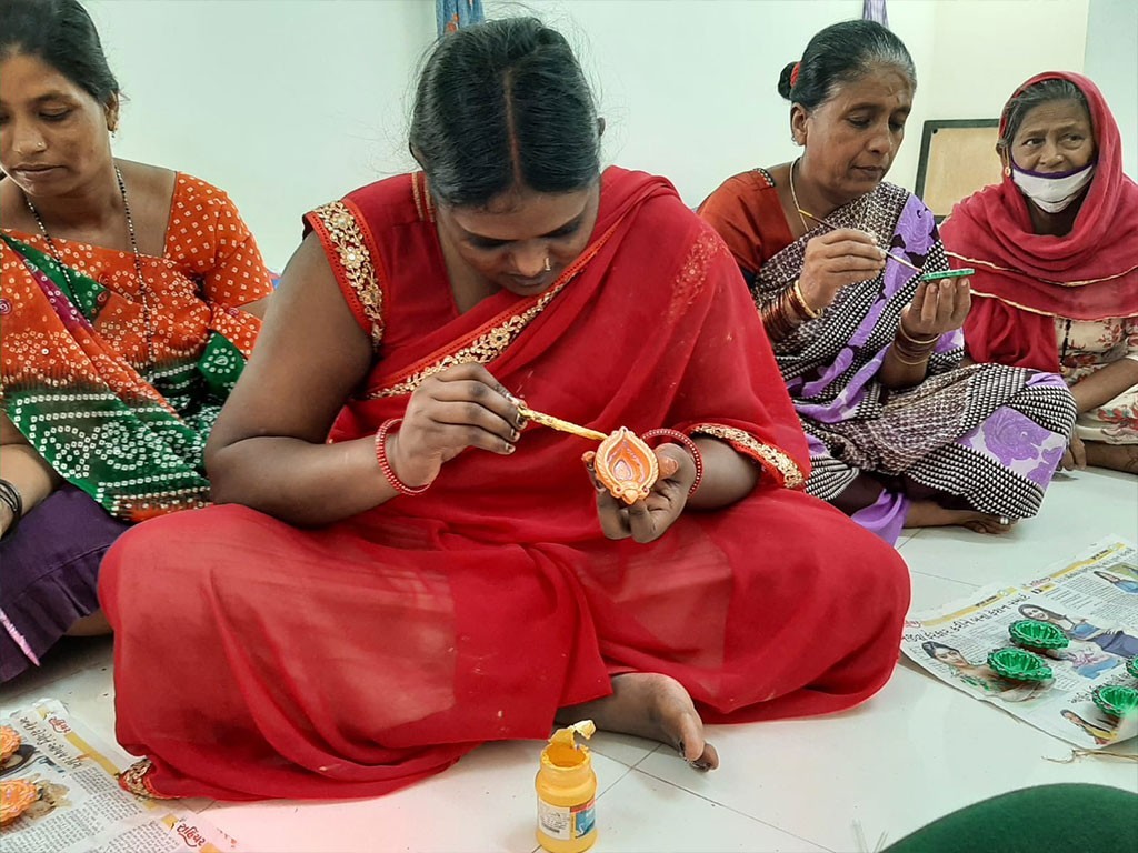 మహిళలకు ఉచిత కొవ్వొత్తుల తయారీ శిక్షణ